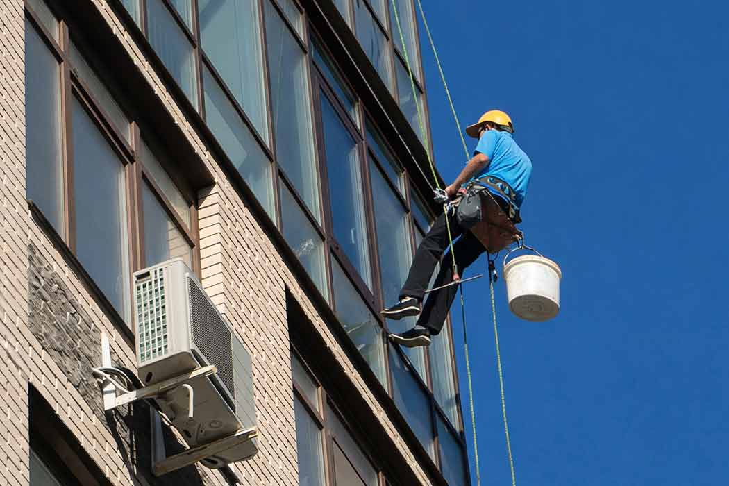 nettoyage des vitres en hauteur